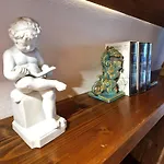 Renee Apartment *