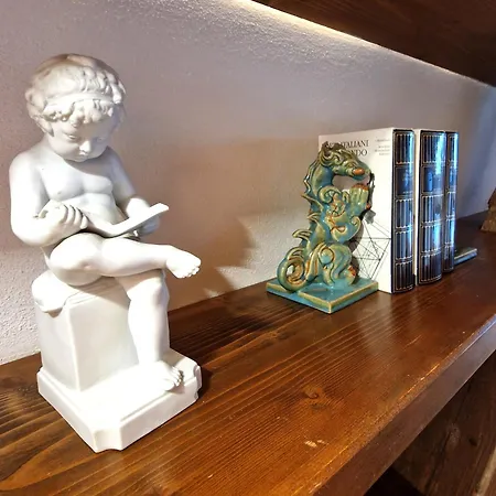 Renee Apartment *